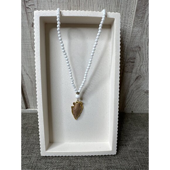 Jewelry - Southwestern White Beaded Necklace w/ Gold Tone Arrowhead Pendant Women Fashion